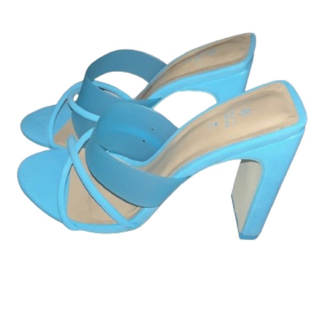 Beautiful teal  sandals size 7.5 only $25
